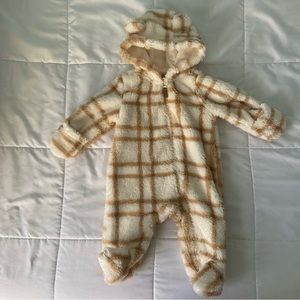 Soft Window Pane Print Baby Christmas Bunting Zip-up Onesie. So soft. Size 0-3.